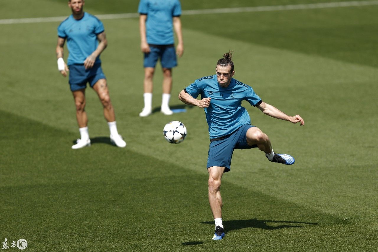 皇马集体备战欧冠决赛,C罗这腿上的肌肉应该让