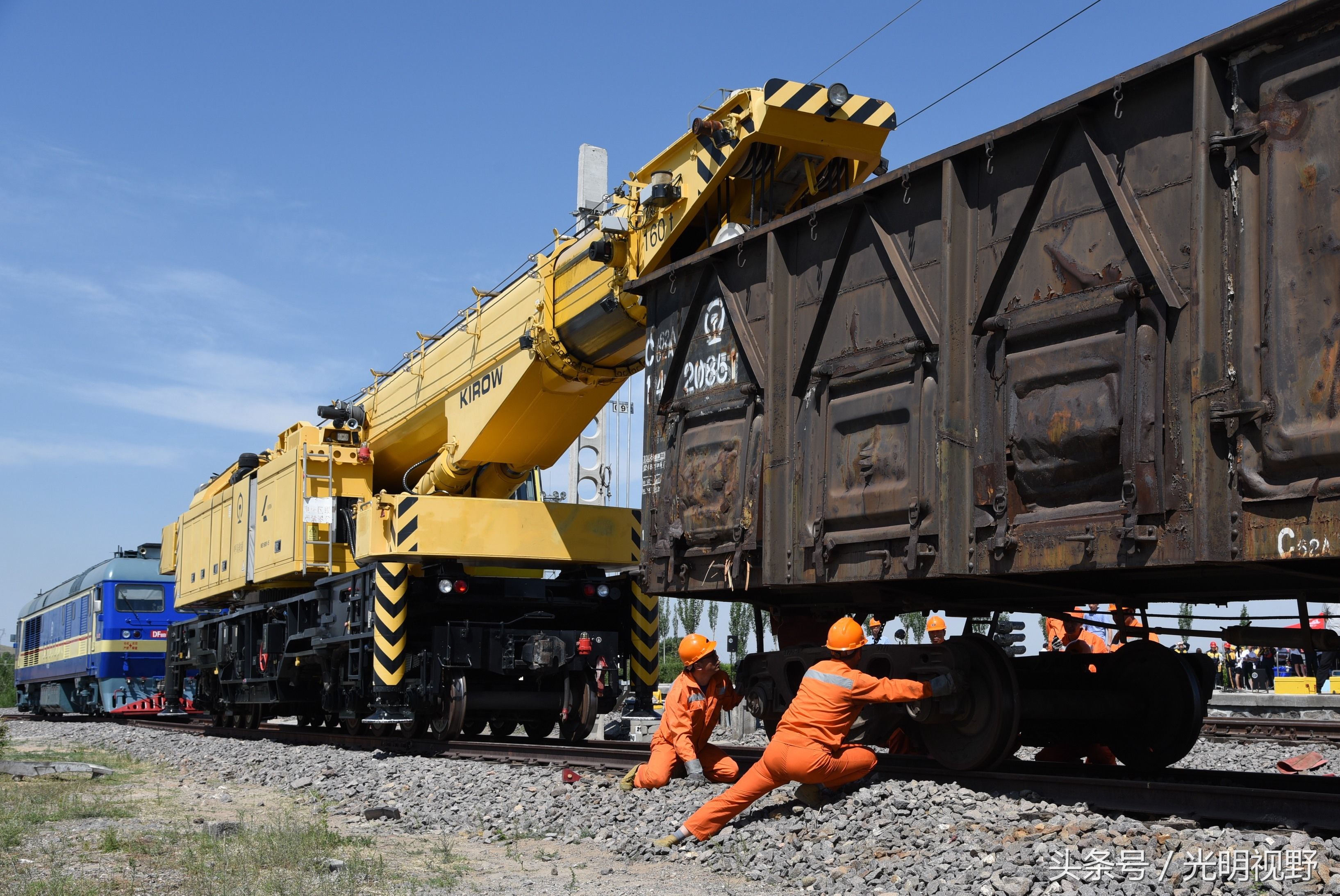 内蒙古乌兰察布:万吨列车脱轨,唐呼铁路上演实