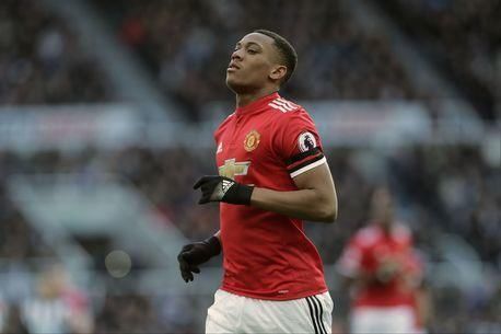 曼联两传奇教穆帅对付博格巴:需要更严厉敲打