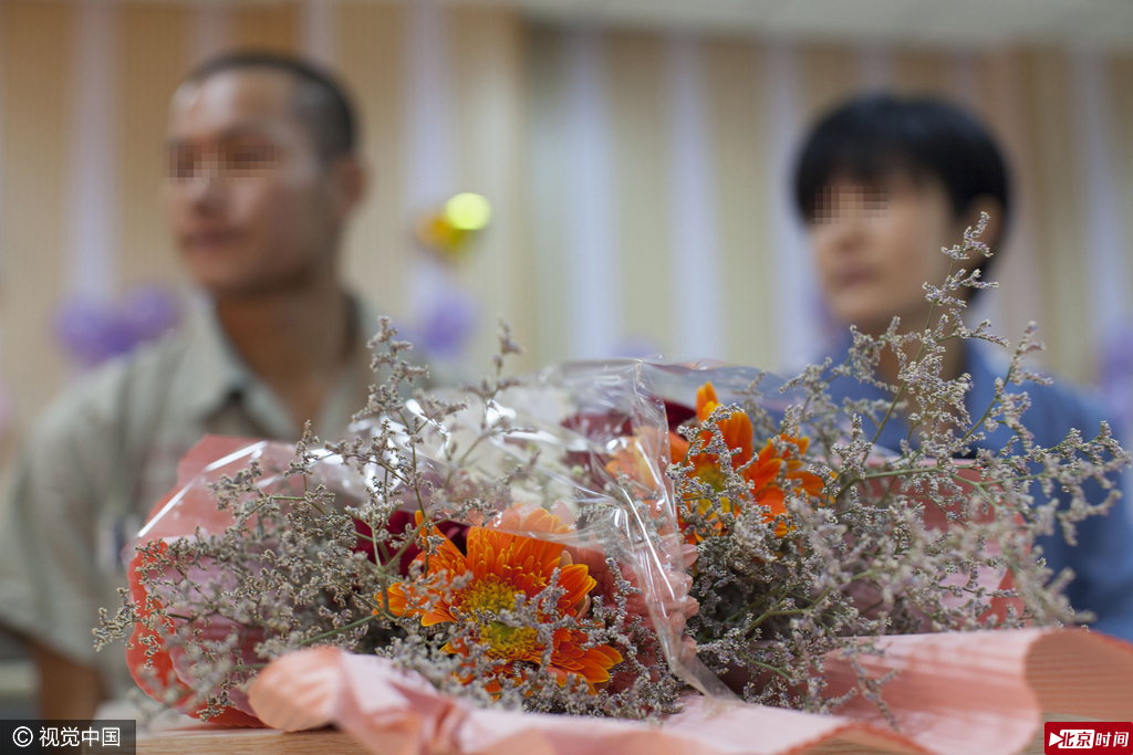 为了让此次活动更能体现家庭的温馨，让难得相聚的亲人们重温昨日幸福的家庭生活，感受来自亲人的温暖，女子监狱特意为本次活动准备了丰盛的午餐。现场，服刑人员突破两道高墙进行这种跨越空间、突破地域限制的会见，圆了他们多年来的相思梦。