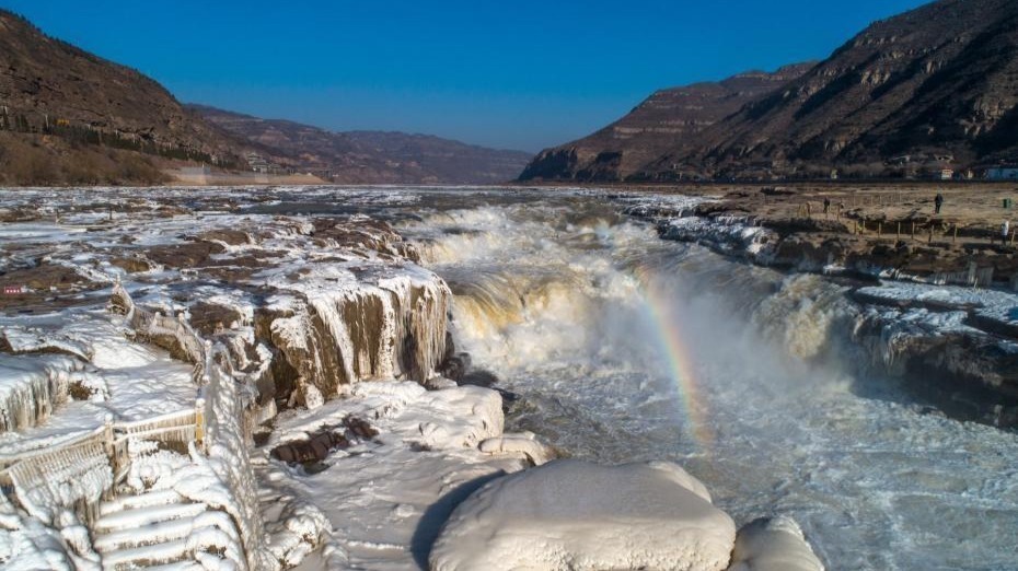黄河壶口瀑布现冰挂景观