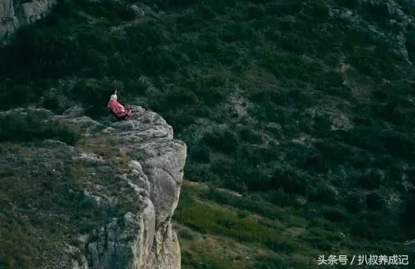 明星赚钱有多拼?王传君暴瘦20斤,热巴出车祸,