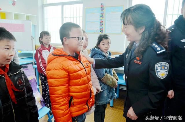 【学雷锋、送温暖】市公安局妇委会、团委深入