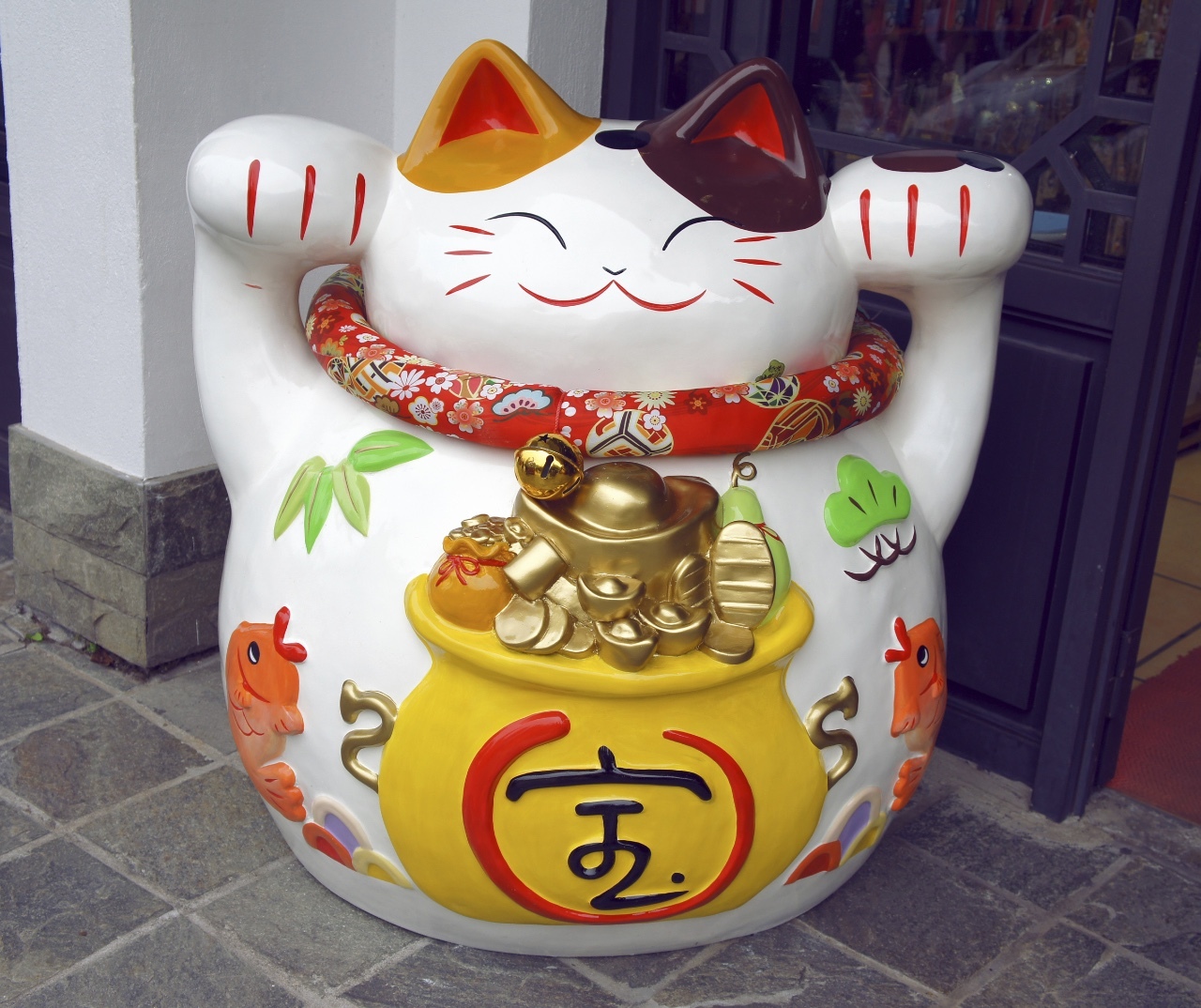 招财猫到底应该举左手还是右手?