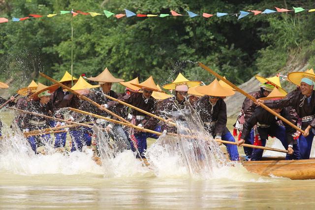 贵州苗族独木龙舟节:一个只属于男人狂欢的节日