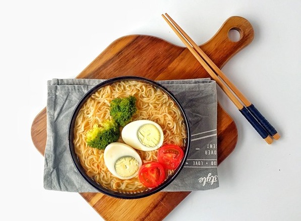 坐月子可以吃方便面吗