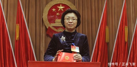 这位女贪官来头不小,她原先是山西高平市的市长,叫做杨晓波.