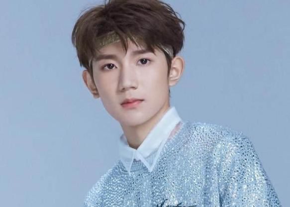 王俊凯不打光,王源不打光,易烊千玺不打光,网友