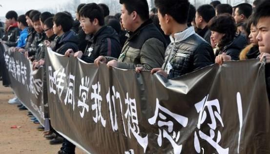 河北邢台万人泪别小英雄任伟,为救陌生人不慎