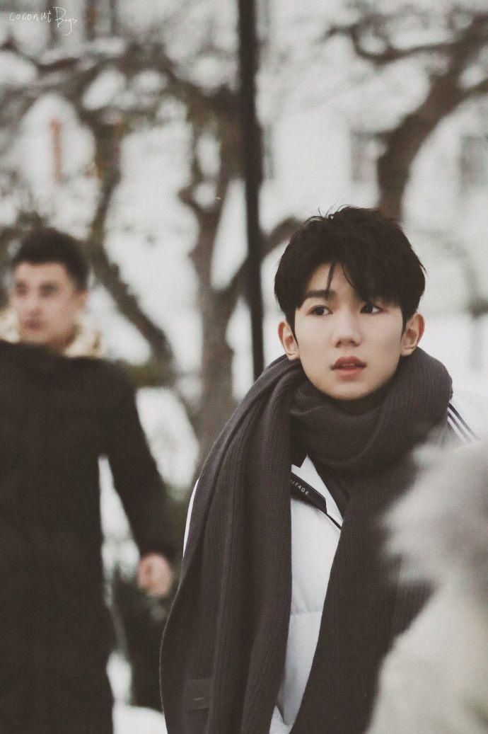 王俊凯元气满满去拍戏,易烊千玺回上海拍综艺