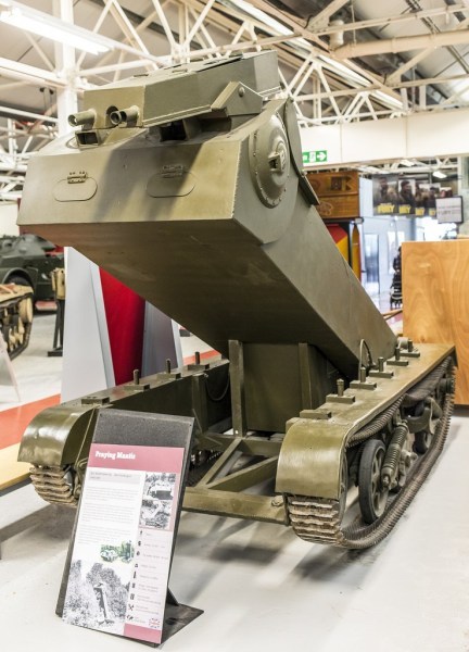 奇怪战车设计独特专门用来打黑枪