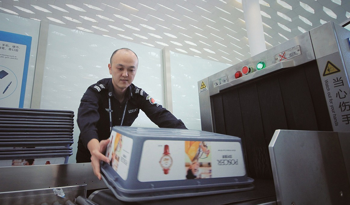 探访机场安检开机员:盯屏幕是技术活