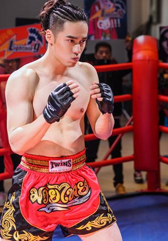 蒋劲夫拳击照秀健硕肌肉 比例完美让粉丝大打鸡血