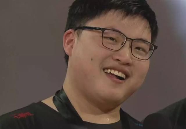 1.26亿中国人见证!RNG首夺世界冠军,英雄联盟