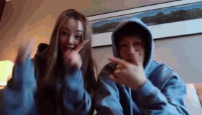 公开恋情?李小璐 PGone秀恩爱接吻视频被曝光(图5) 公开恋情?李小璐 PGone秀恩爱接吻视频被曝光(图5)