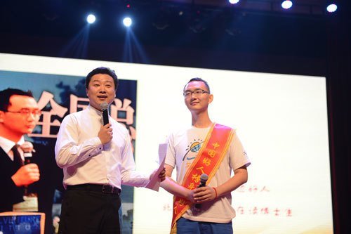 全国道德模范候选人 张佳鑫接受访问 全国道德模范候选人 张佳鑫接受访问