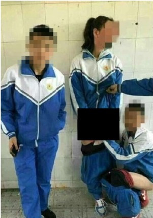 3中学男生猥亵女同学被拘 裤子被脱至膝盖还一起合影