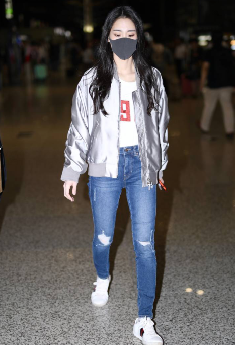 真是绝了!一条牛仔裤,张碧晨却穿出了超模同款