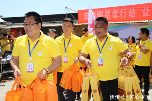 端午节明星孝行动让爱回家再次走进福禄寿敬老
