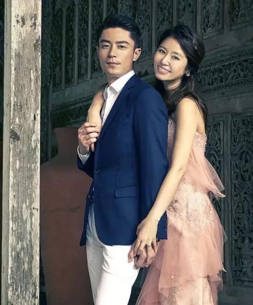 林心如晒女儿小海豚正面照,真的没有遗传爸妈