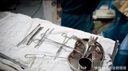 孕妇刚怀孕,肚子比八个月还大!查出真相,婆婆说的话医生流泪