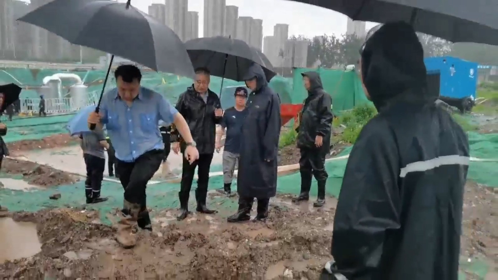 北京首钢园全力以赴打好防汛“主动仗”