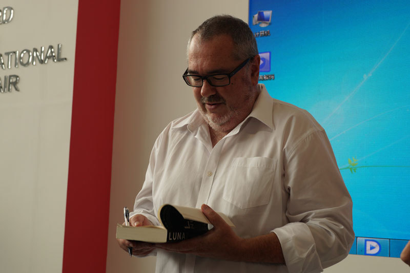 伊恩·麦克唐纳德:中国的变化就像一部科幻小说 伊恩·麦克唐纳德:中国的变化就像一部科幻小说