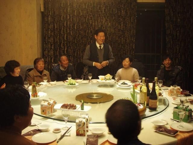 爸爸姓赵,给孩子起的名字,妈妈听了羞红脸,直骂