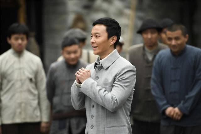 33岁谢苗终于又火了,动作戏不输李连杰,老婆是《宫锁珠帘》的她