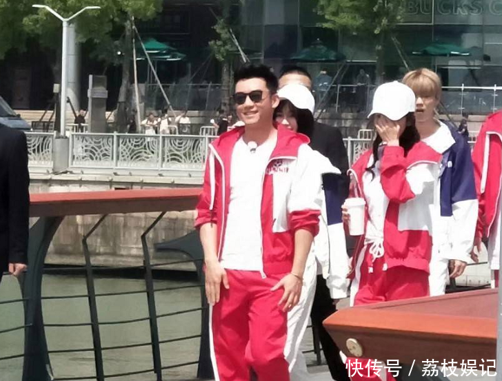 《奔跑吧》苏州站太有料,鹿晗被画成火柴人,