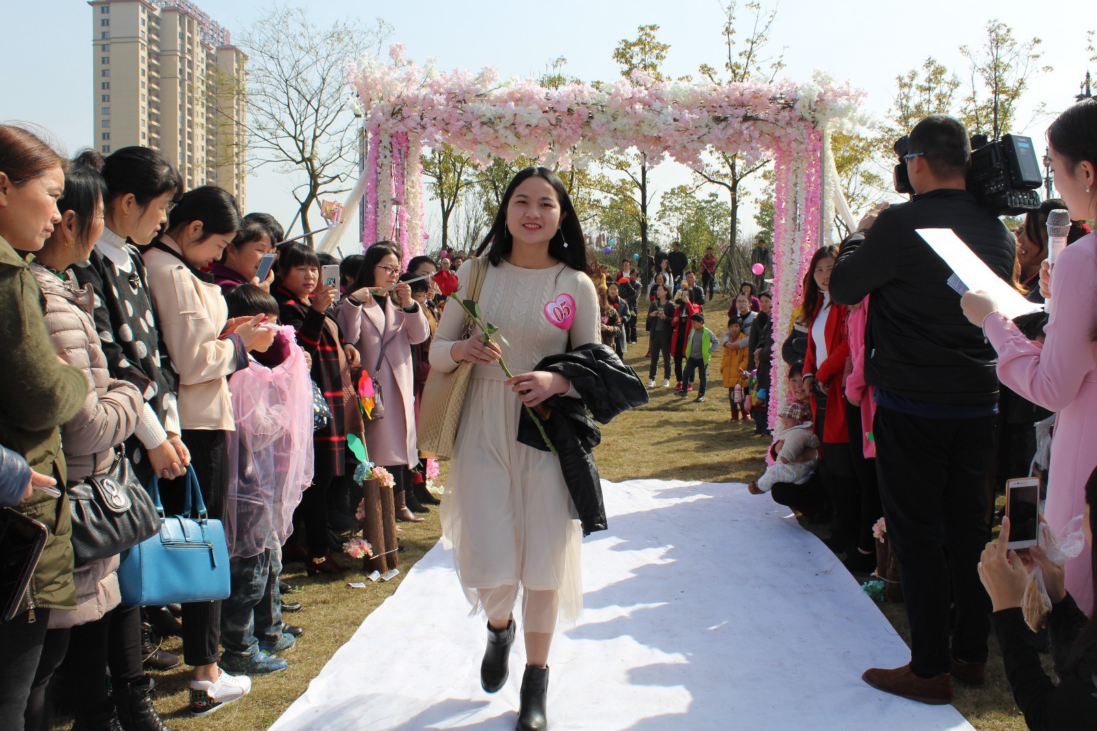 中国·灰汤:20万人赴会桃花节 中国·灰汤:20万人赴会桃花节