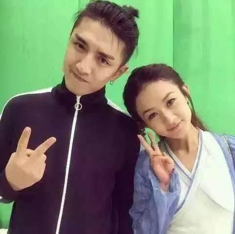 赵丽颖变身霸道总裁签约艺人,颜值气质不输杨