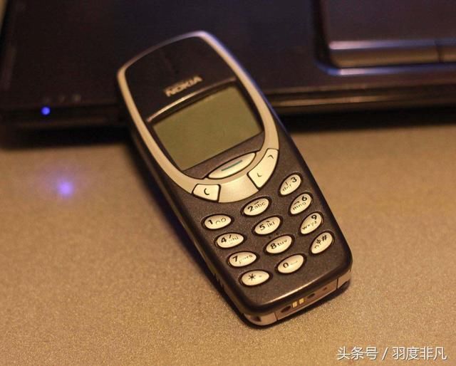 诺基亚再推功能机复刻版,经典滑盖香蕉手机配