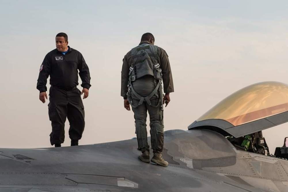 穿军靴踩也是家常便饭