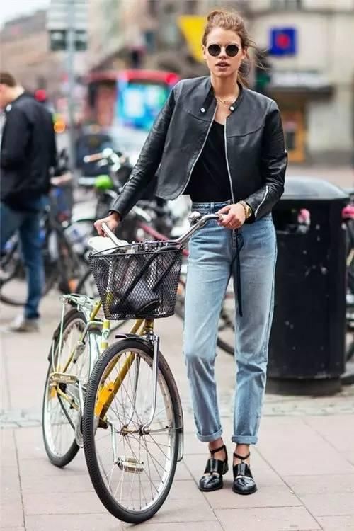 直筒牛仔裤配什么鞋才好看?女生穿搭5种style