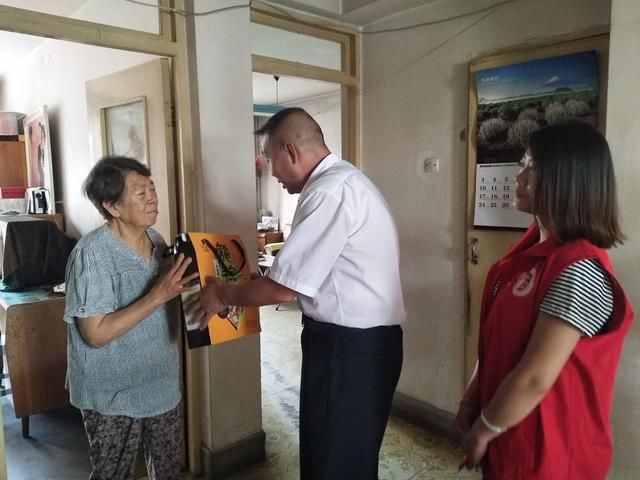 在职党员进社区 志愿传递正能量福利路街道公