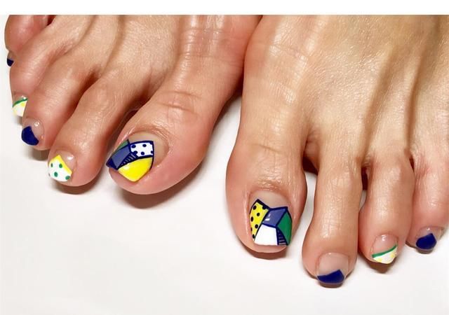 带你了解跳跃指尖的小精灵,高跟鞋+凉鞋,遗落