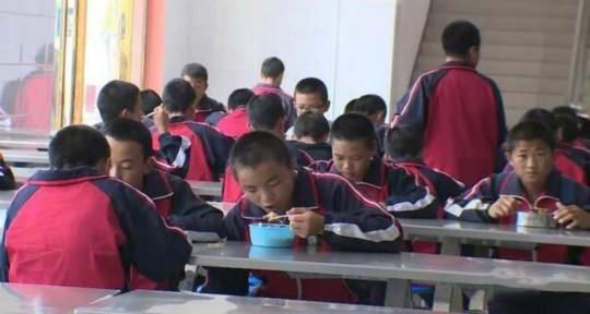 湖南乡村小学学生考试成绩奇差,两位代课教师