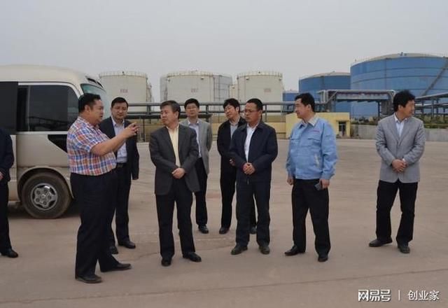 从临时工到首富,一年销售收入400多亿,如今公