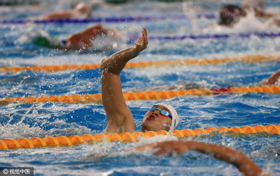 组图-1条泳道30人 里约游泳热身如下饺子