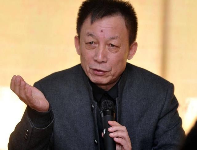 做客《开讲啦》被学生当场质疑,易中天这样回