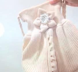 旧毛衣改成包包,实用又时尚