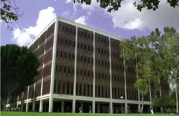 自考本科学士学位证书对我们来说有多重要?