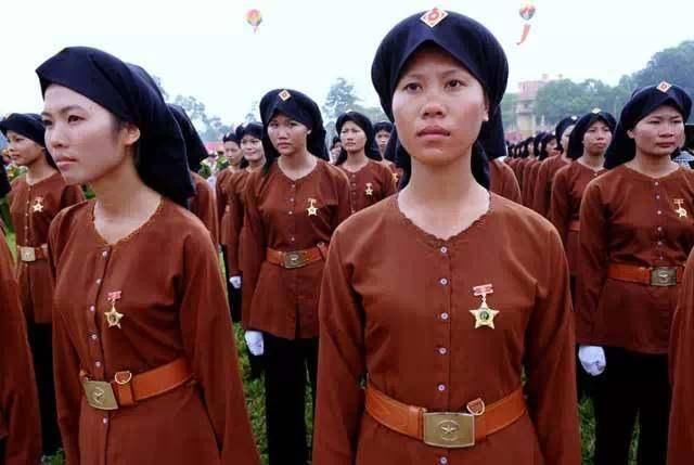 阅兵式上最具民族特色的女兵——越南