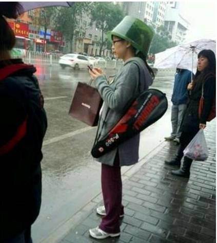 开心一刻笑话:晚上和闺蜜一起去吃饭,结果被关