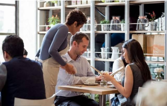 服务员每天不知道做什么?把这个发给她看!