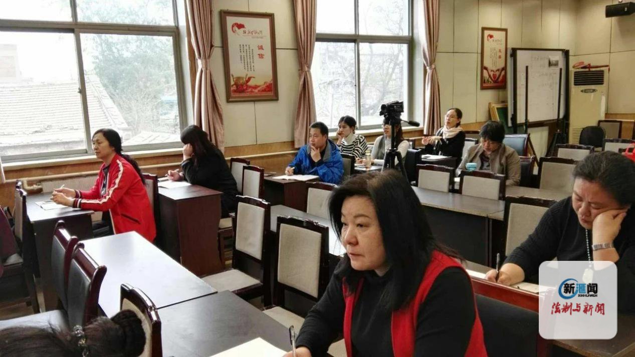 新市场小学举办青蓝工程徒弟汇报课 提高教学