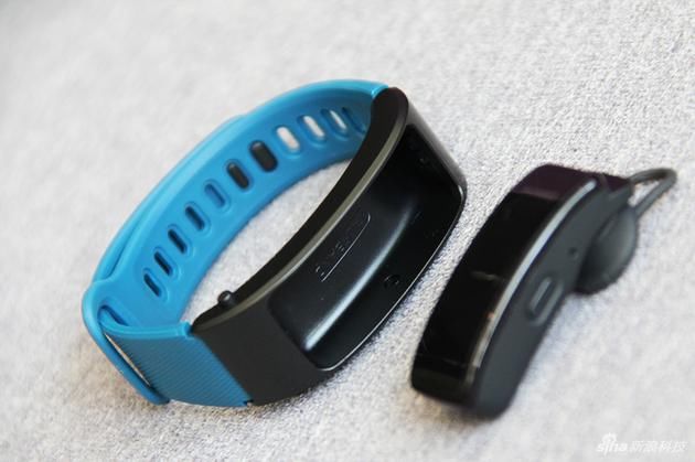 华为申请新专利:把一对儿无线耳机塞进手表里