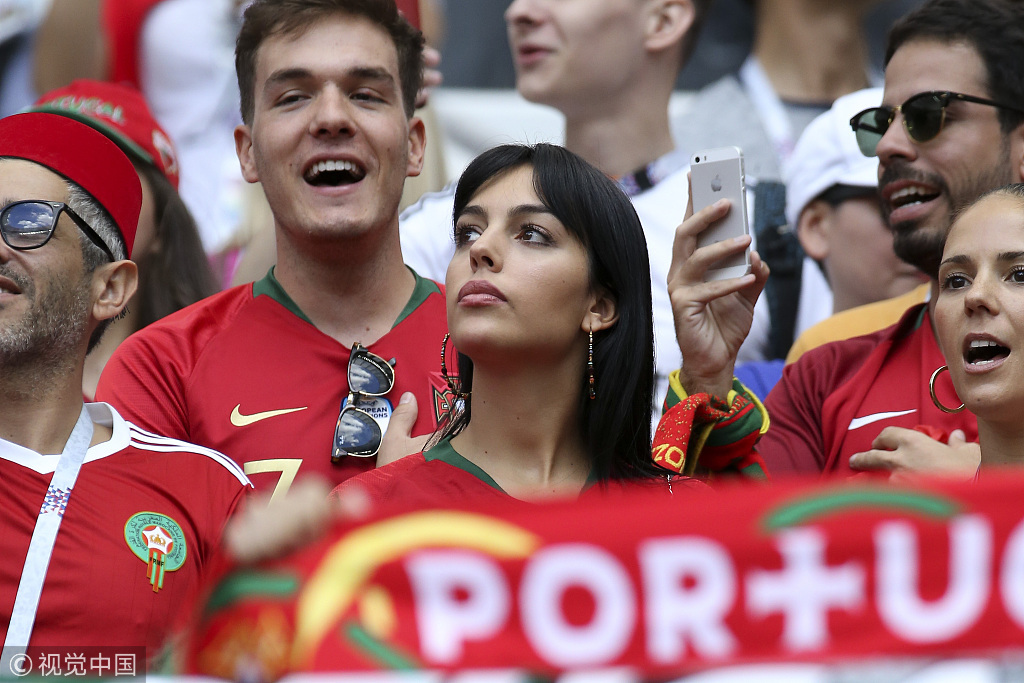 C罗背后的那个女人来了 乔妹领衔家属助威团 C罗背后的那个女人来了 乔妹领衔家属助威团