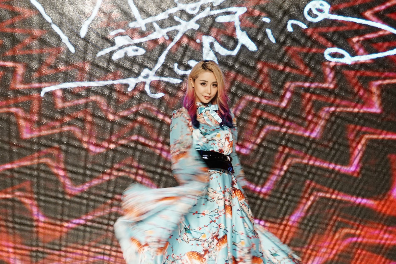 黄文洁受邀出席SEC·祁刚2018春夏丝路系